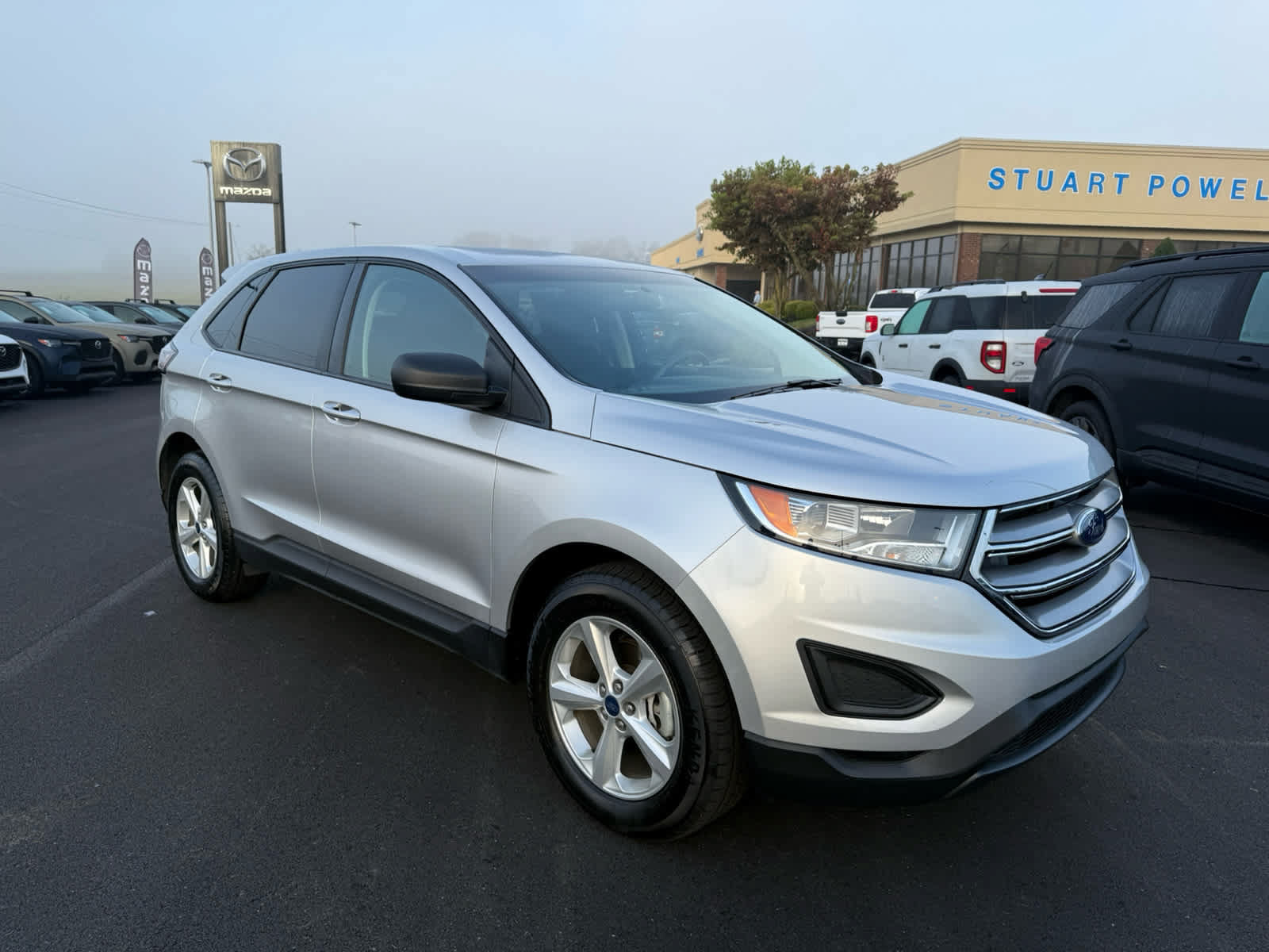 Used 2018 Ford Edge SE FWD image 1