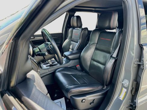 Used 2019 Jeep Grand Cherokee Trailhawk w/ Trailhawk Luxury Group AWD/4WD image 21