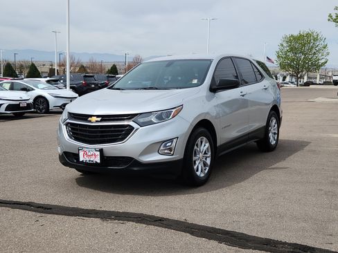 Used 2018 Chevrolet Equinox LS FWD image 4