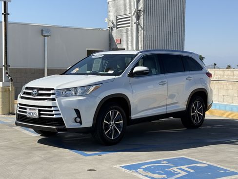 Used 2019 Toyota Highlander XLE w/ Carpet Mat Package (TMS) FWD image 8