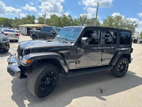 Used 2021 Jeep Wrangler Unlimited Sahara AWD/4WD image 3