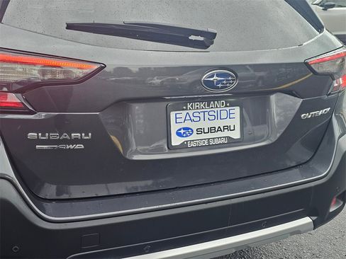 Used 2023 Subaru Outback Limited image 15