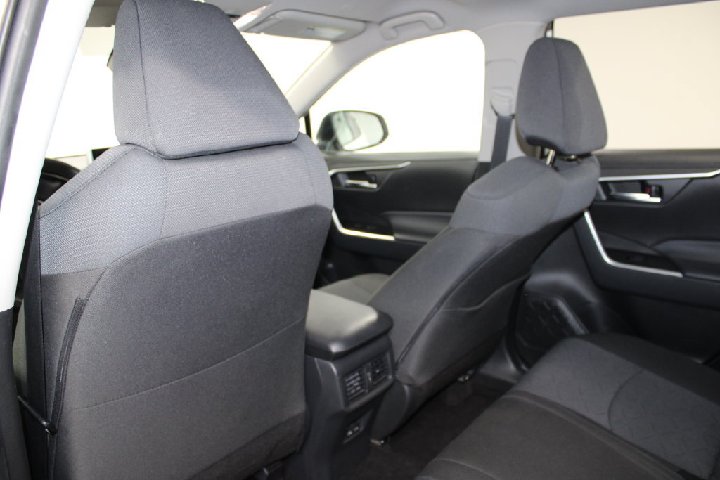 Used 2025 Toyota RAV4 XLE AWD/4WD image 18
