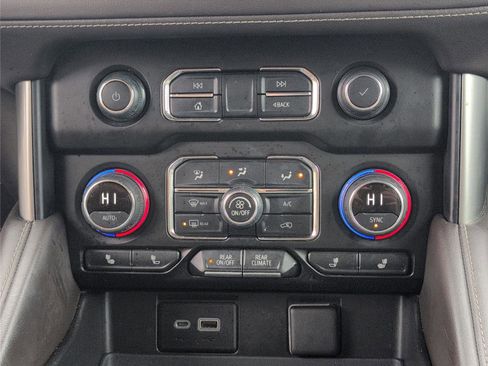 Used 2021 Chevrolet Tahoe LT w/ LT Signature Package image 16