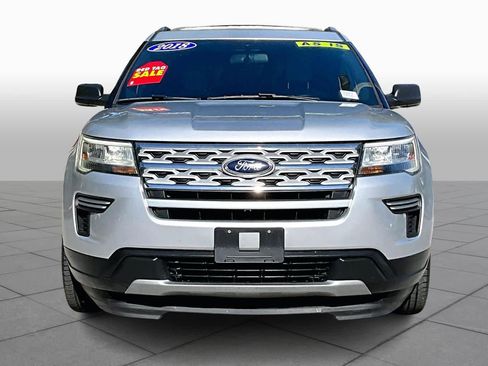 Used 2018 Ford Explorer XLT image 4