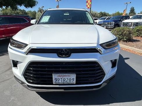 Used 2024 Toyota Grand Highlander AWD image 8