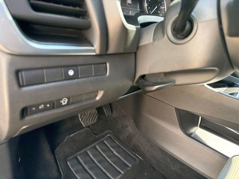 Used 2023 Nissan Rogue SV AWD/4WD image 11