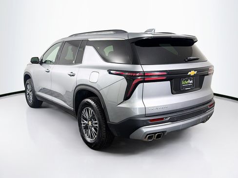 Used 2025 Chevrolet Traverse LT FWD image 5