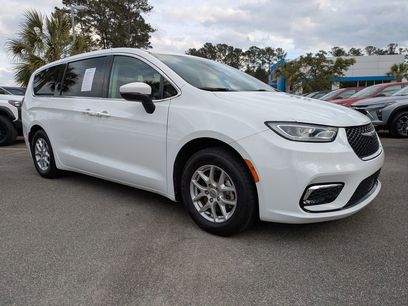 Used 2023 Chrysler Pacifica Touring-L