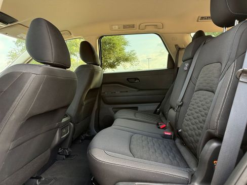 Used 2025 Nissan Pathfinder SV AWD/4WD image 27