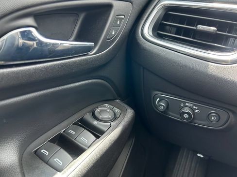 Used 2020 Chevrolet Equinox LT w/ Driver Convenience Package FWD image 16