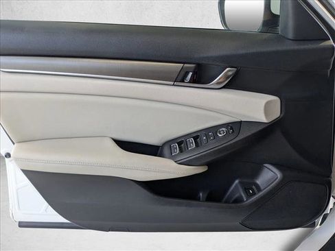 Used 2018 Honda Accord LX image 13