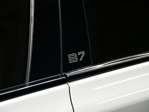 Used 2018 BMW ALPINA B7 xDrive image 11