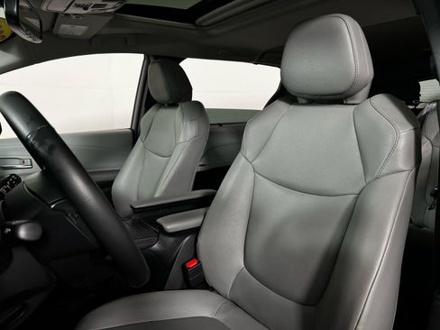 Used 2025 Toyota Sienna XLE w/ XLE Plus Package image 14