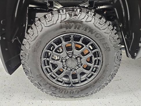 Used 2025 Toyota Tundra SR5 AWD/4WD image 8