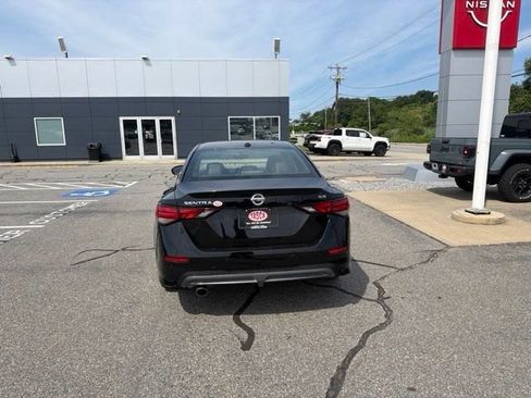 Used 2023 Nissan Sentra SR w/ SR Premium Package FWD image 6