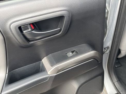 Certified 2019 Toyota Tacoma SR5 image 19