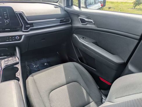 Used 2023 Kia Sportage LX AWD/4WD image 17