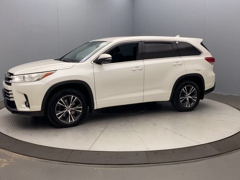 Used 2018 Toyota Highlander Plus AWD/4WD image 9