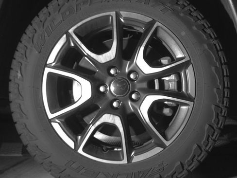 Used 2025 Jeep Compass Trailhawk AWD/4WD image 13