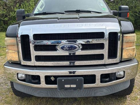 Used 2009 Ford F250 Lariat image 2