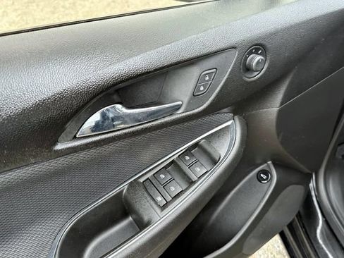 Used 2018 Chevrolet Cruze LS FWD image 13
