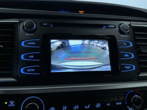 Used 2017 Toyota Highlander LE AWD/4WD image 18