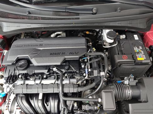 Used 2025 Hyundai Elantra Sport FWD image 30