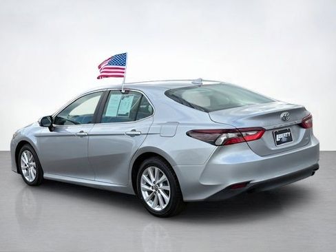 Used 2021 Toyota Camry LE image 5