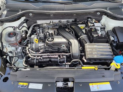 Used 2024 Volkswagen Taos SE image 24