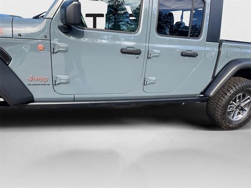 Used 2024 Jeep Gladiator Mojave w/ Convenience Group image 16