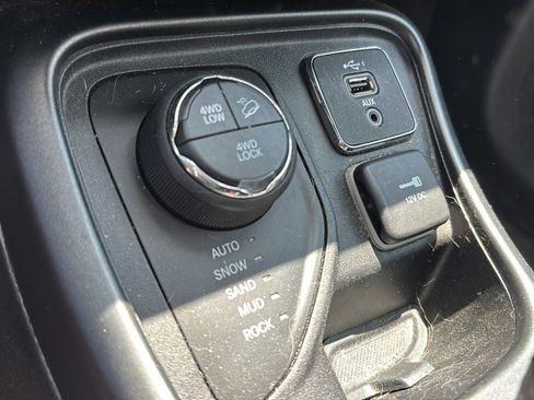 Used 2021 Jeep Compass Trailhawk AWD/4WD image 17
