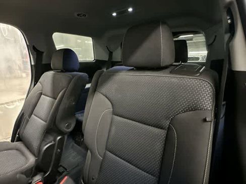 Used 2023 GMC Acadia SLE w/ Driver Convenience Package FWD image 18