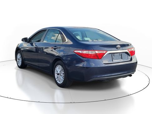 Used 2016 Toyota Camry LE image 4