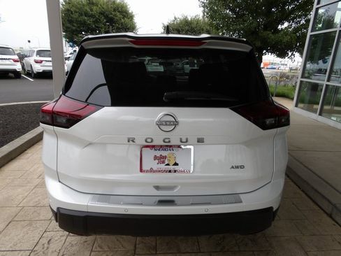 New 2025 Nissan Rogue SV image 6