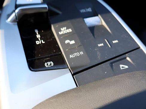 Certified 2025 BMW X2 xDrive28i w/ Technology Package image 31