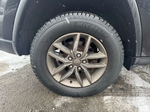 Used 2016 Jeep Grand Cherokee Laredo 75th Anniversary image 29