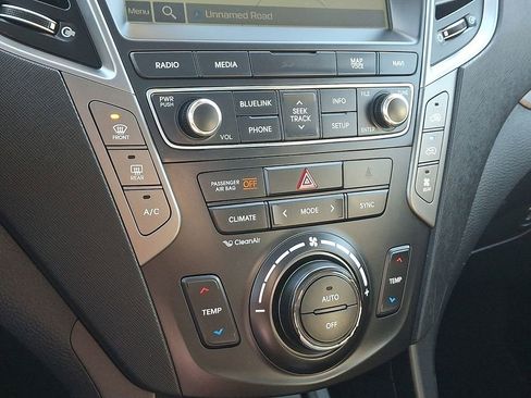 Used 2017 Hyundai Santa Fe Limited image 17