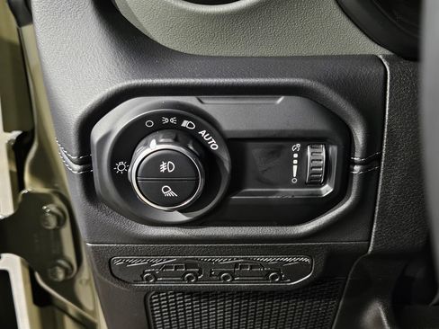 Used 2025 Jeep Gladiator Mojave w/ Convenience Group image 25