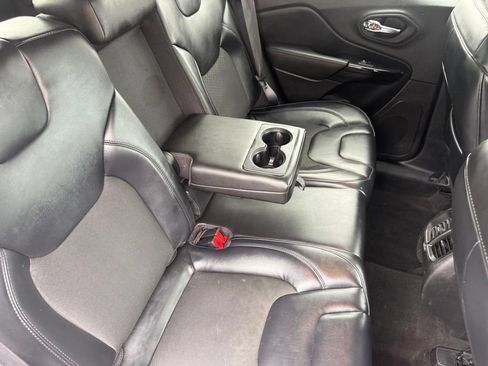 Used 2021 Jeep Cherokee Latitude Plus AWD/4WD image 46