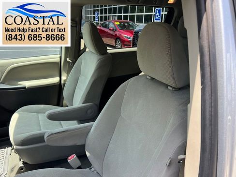 Used 2020 Toyota Sienna L FWD image 10