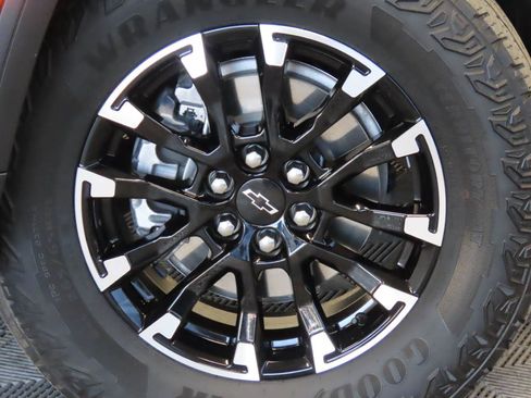 Used 2025 Chevrolet Traverse Z71 AWD/4WD image 7