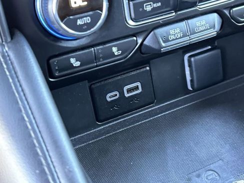 Used 2024 Chevrolet Tahoe LT image 28