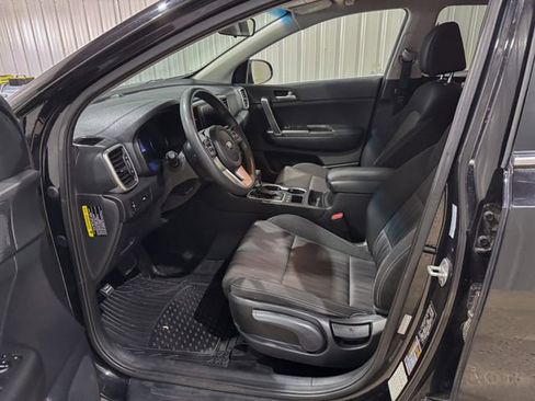 Used 2020 Kia Sportage LX AWD/4WD image 11
