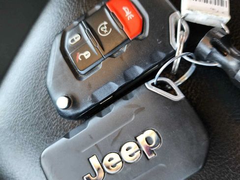 Used 2021 Jeep Gladiator Sport AWD/4WD image 34