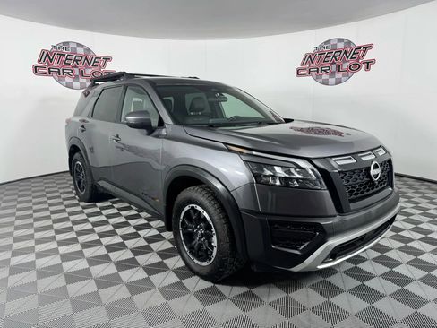 Used 2025 Nissan Pathfinder Rock Creek image 9