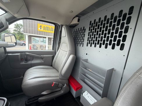 Used 2019 Chevrolet Express 3500 w/ Driver Convenience Package RWD image 22