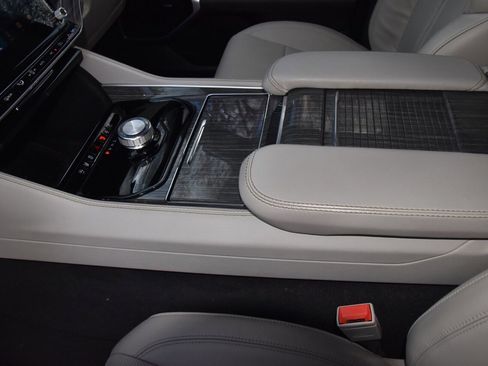 Used 2022 Jeep Wagoneer Series III w/ Premium Group I image 32