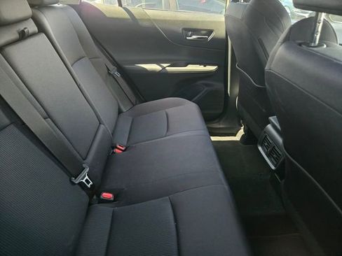 Used 2023 Toyota Venza LE AWD/4WD image 4