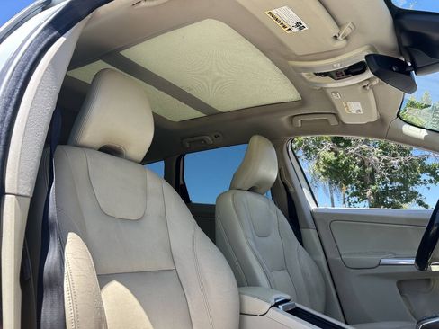 Used 2016 Volvo XC60 T5 Premier w/ Proximity Package FWD image 24